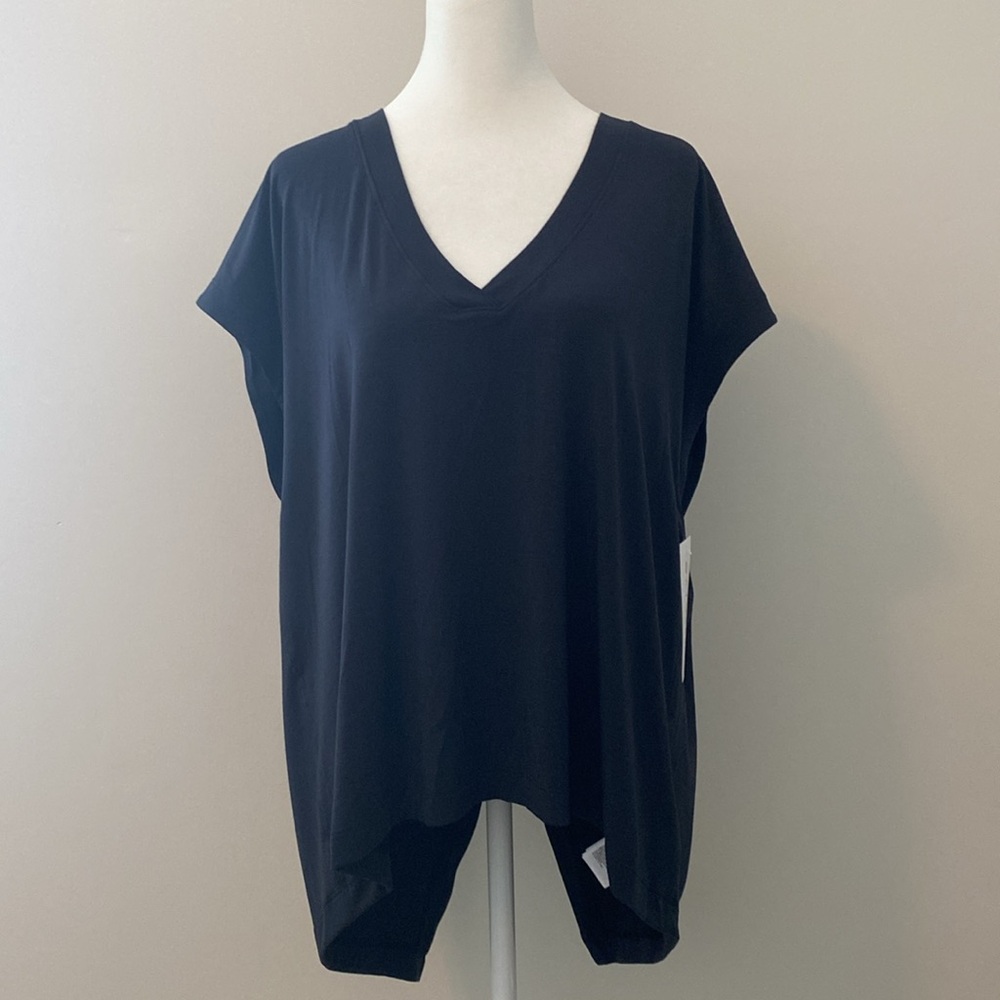 NWT! Athleta - Size XL - Essence Away From Body Tee
